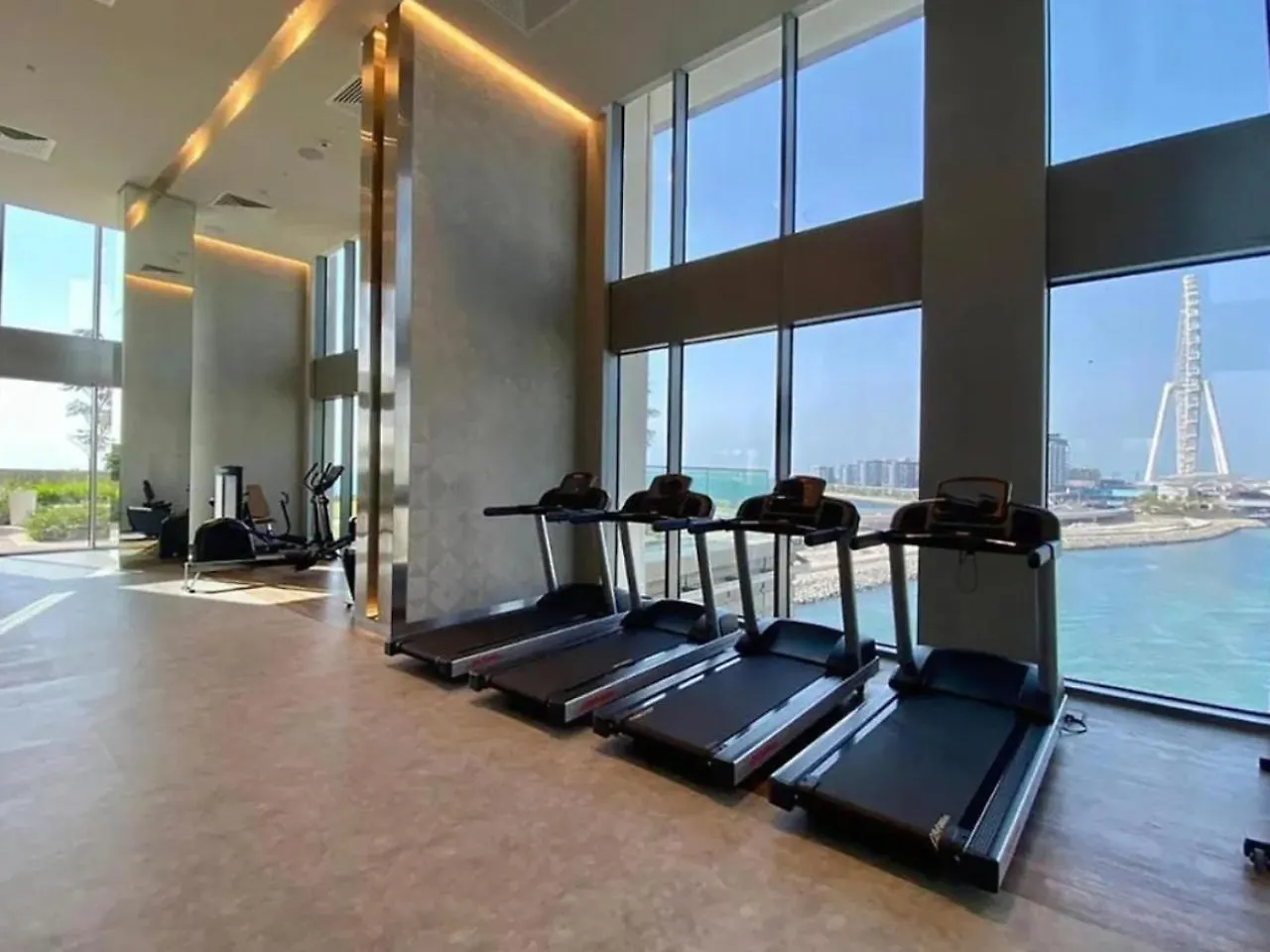 Stunning 2 Bed With Full Ain Dubai Views Apartment