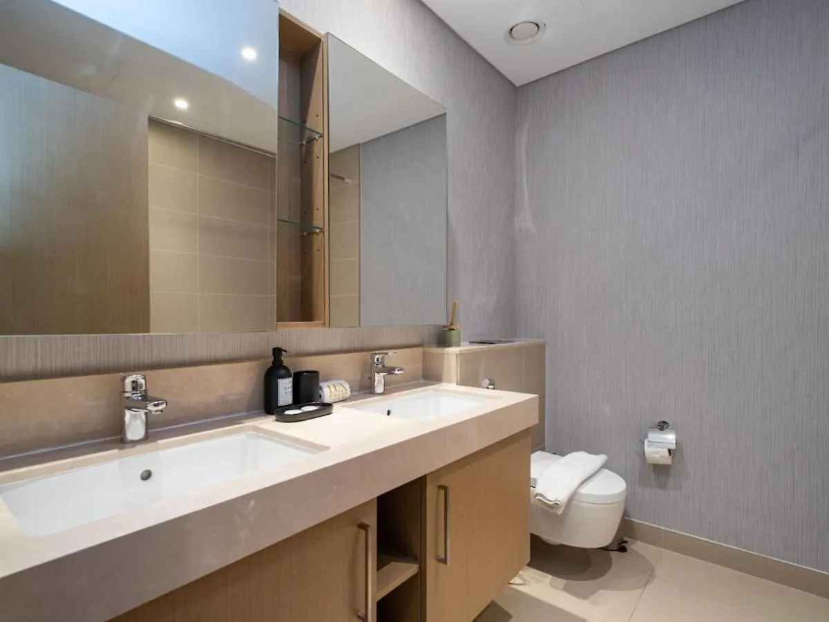 Stunning 2 Bed With Full Ain Dubai Views Apartment