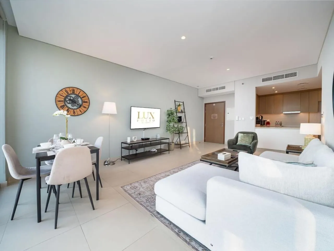 Stunning 2 Bed With Full Ain Dubai Views Apartment