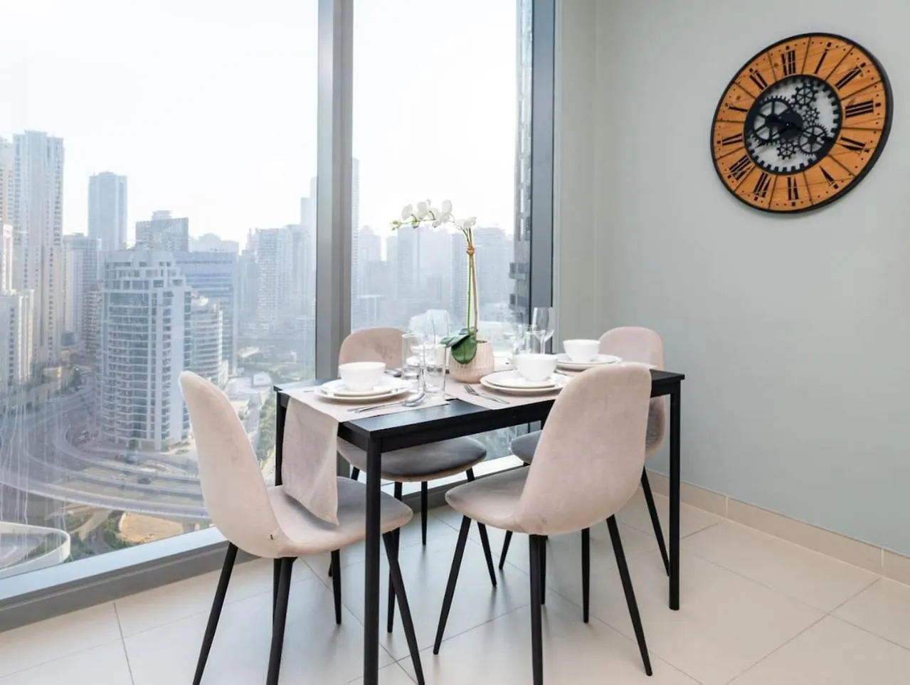 Stunning 2 Bed With Full Ain Dubai Views Apartment